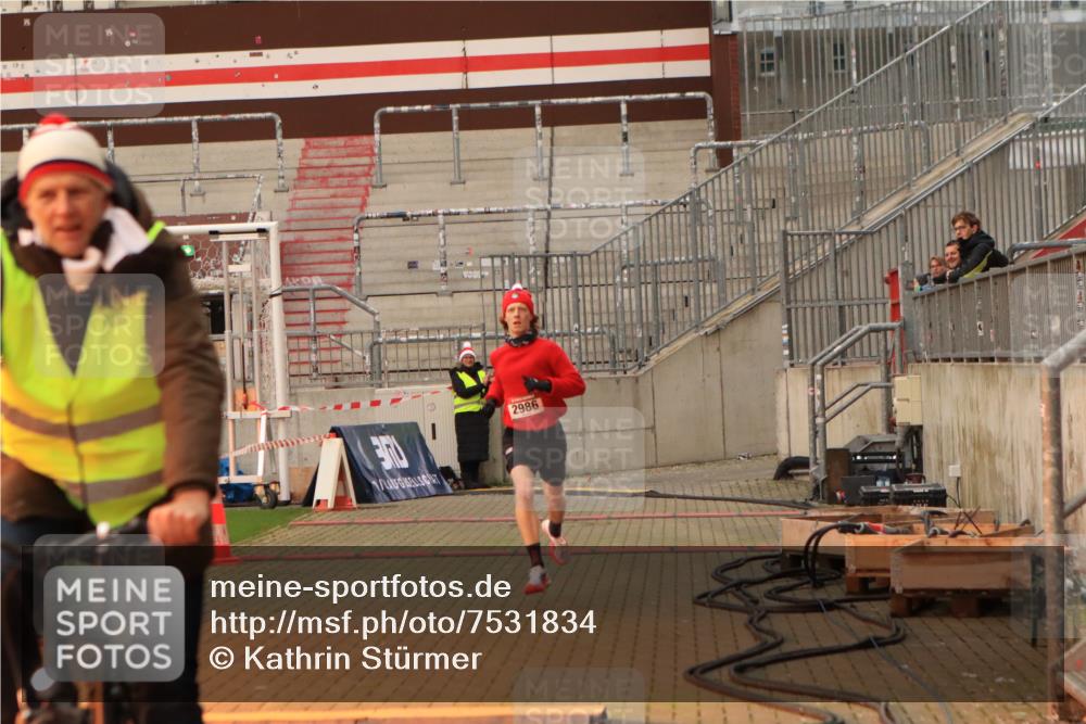 08.12.2024 - St. Pauli X-Mass-Run No. 14 Kathrin Stürmer Photography http://msf.ph/oto/7531834 08.12.2024 09:47:50 Ziel  meine-sportfotos.de