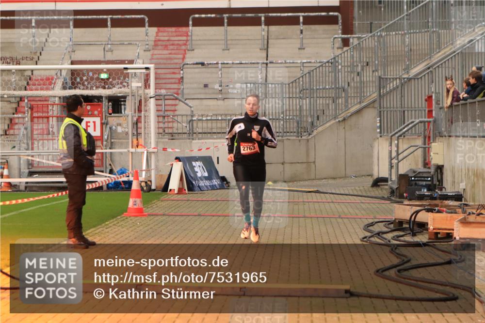 08.12.2024 - St. Pauli X-Mass-Run No. 14 Kathrin Stürmer Photography http://msf.ph/oto/7531965 08.12.2024 09:51:49 Ziel  meine-sportfotos.de