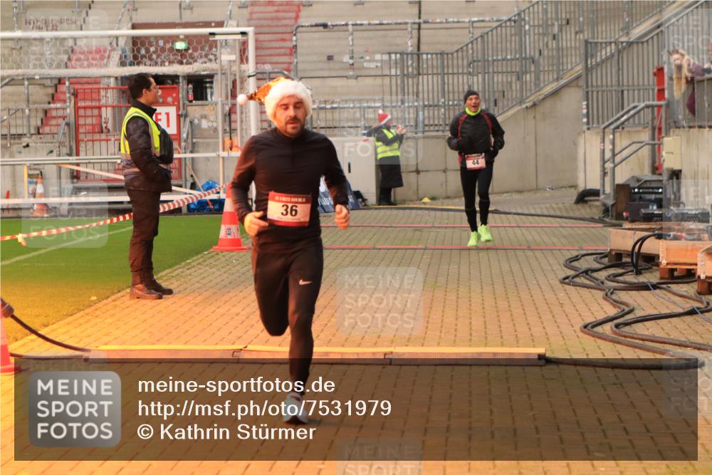 08.12.2024 - St. Pauli X-Mass-Run No. 14 Kathrin Stürmer Photography http://msf.ph/oto/7531979 08.12.2024 09:51:58 Ziel  meine-sportfotos.de