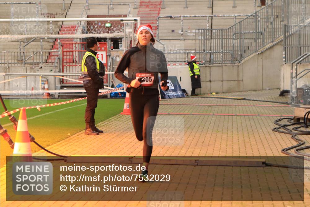 08.12.2024 - St. Pauli X-Mass-Run No. 14 Kathrin Stürmer Photography http://msf.ph/oto/7532029 08.12.2024 09:52:28 Ziel  meine-sportfotos.de