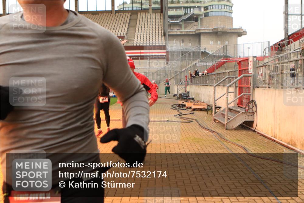 08.12.2024 - St. Pauli X-Mass-Run No. 14 Kathrin Stürmer Photography http://msf.ph/oto/7532174 08.12.2024 09:58:09 Ziel  meine-sportfotos.de
