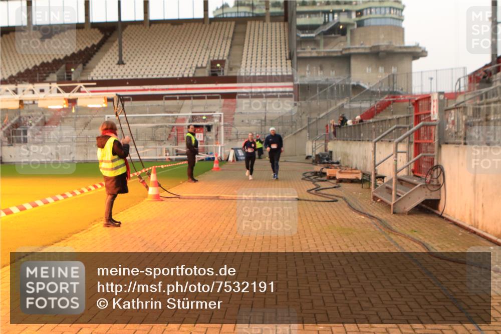08.12.2024 - St. Pauli X-Mass-Run No. 14 Kathrin Stürmer Photography http://msf.ph/oto/7532191 08.12.2024 09:58:24 Ziel  meine-sportfotos.de