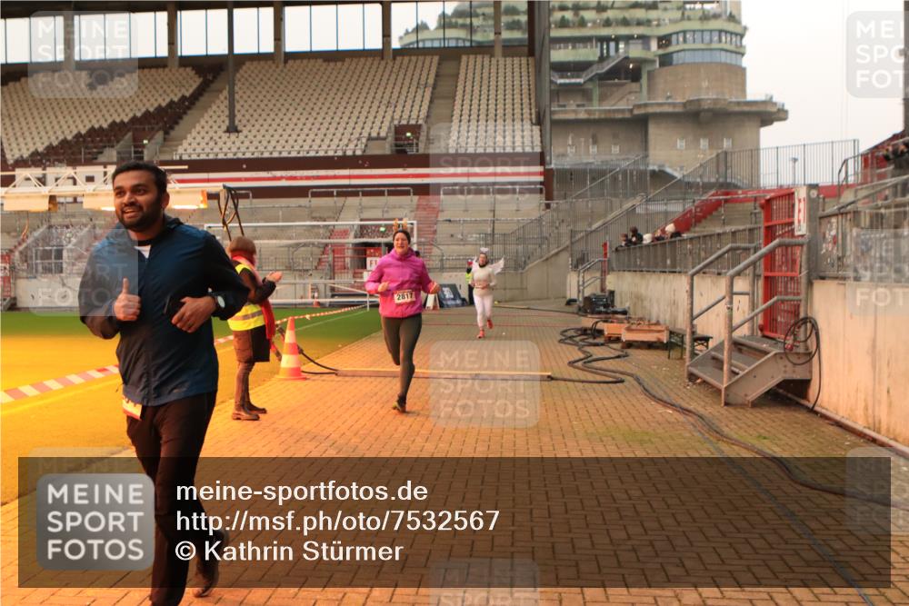 08.12.2024 - St. Pauli X-Mass-Run No. 14 Kathrin Stürmer Photography http://msf.ph/oto/7532567 08.12.2024 10:01:51 Ziel  meine-sportfotos.de