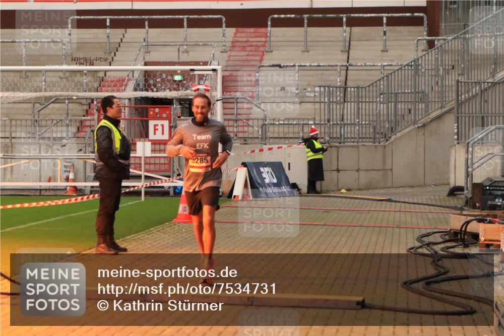 08.12.2024 - St. Pauli X-Mass-Run No. 14 Kathrin Stürmer Photography http://msf.ph/oto/7534731 08.12.2024 09:51:30 Ziel  meine-sportfotos.de