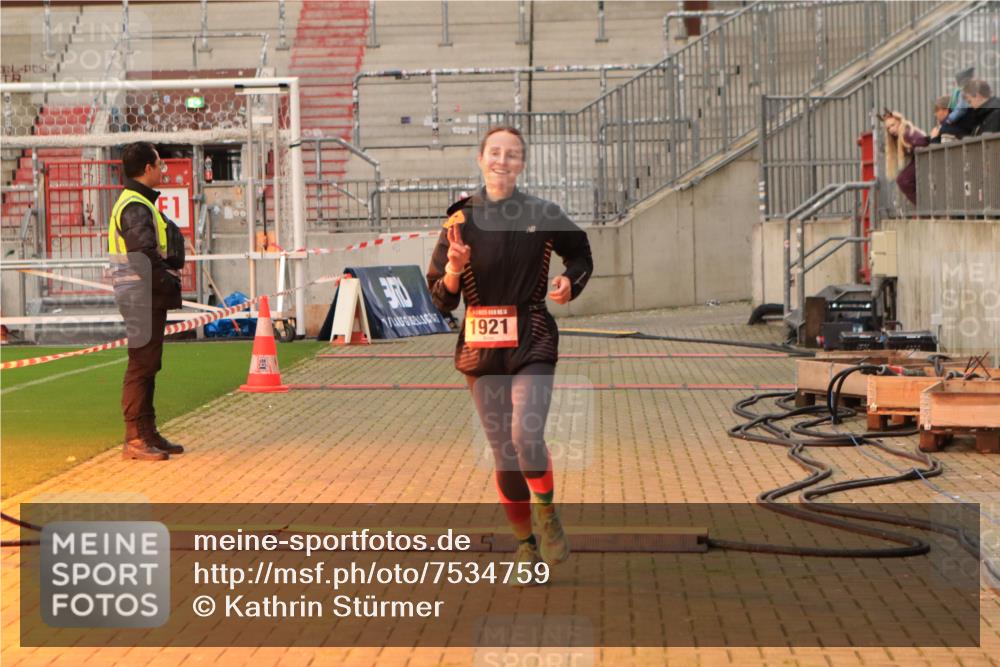 08.12.2024 - St. Pauli X-Mass-Run No. 14 Kathrin Stürmer Photography http://msf.ph/oto/7534759 08.12.2024 09:52:06 Ziel  meine-sportfotos.de