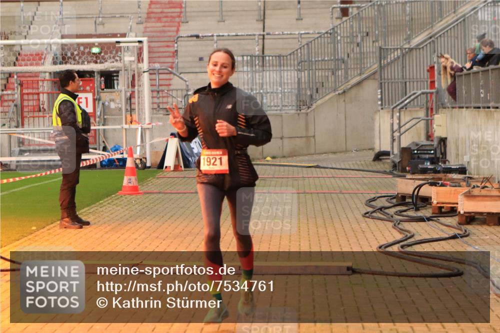 08.12.2024 - St. Pauli X-Mass-Run No. 14 Kathrin Stürmer Photography http://msf.ph/oto/7534761 08.12.2024 09:52:07 Ziel  meine-sportfotos.de