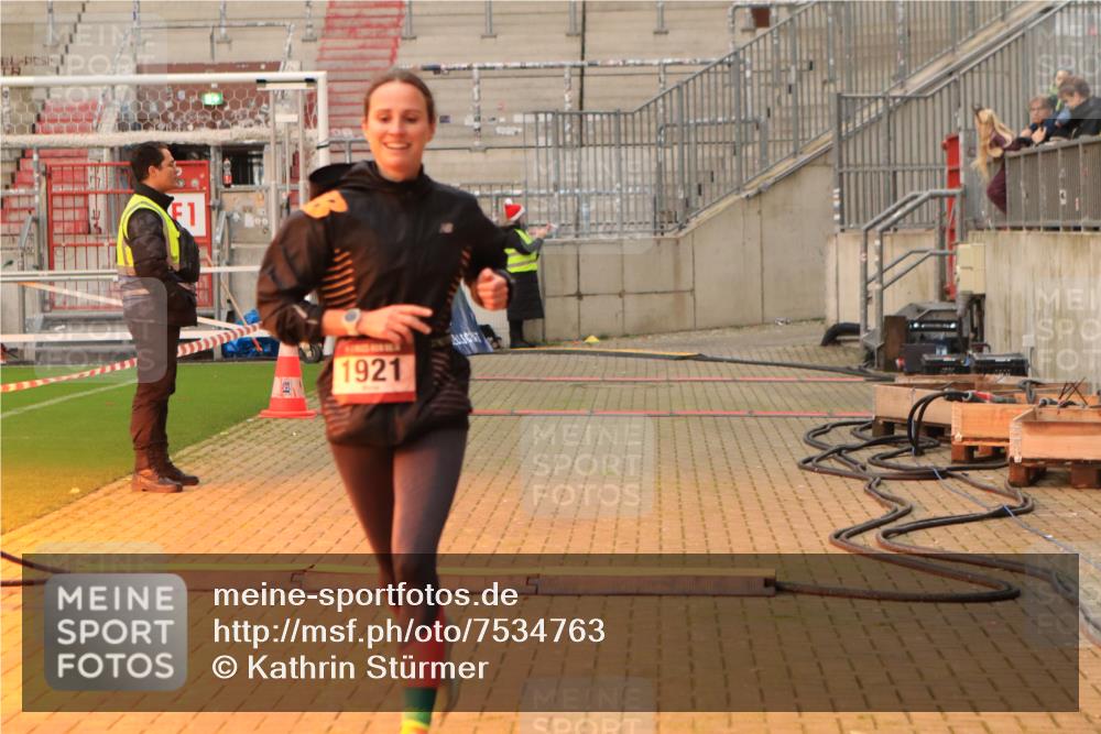 08.12.2024 - St. Pauli X-Mass-Run No. 14 Kathrin Stürmer Photography http://msf.ph/oto/7534763 08.12.2024 09:52:07 Ziel  meine-sportfotos.de