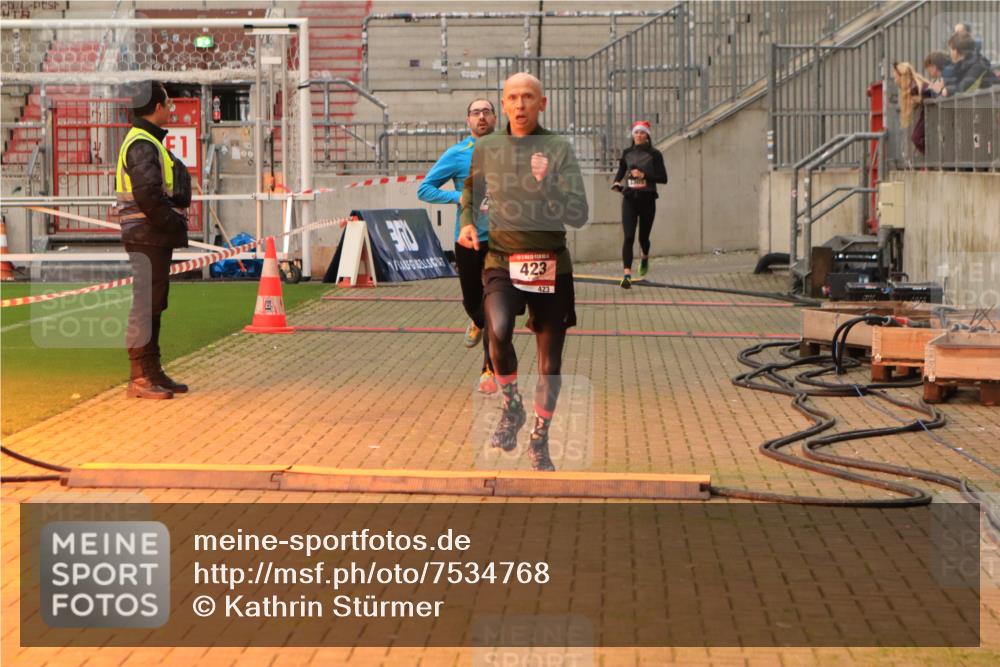 08.12.2024 - St. Pauli X-Mass-Run No. 14 Kathrin Stürmer Photography http://msf.ph/oto/7534768 08.12.2024 09:52:23 Ziel  meine-sportfotos.de