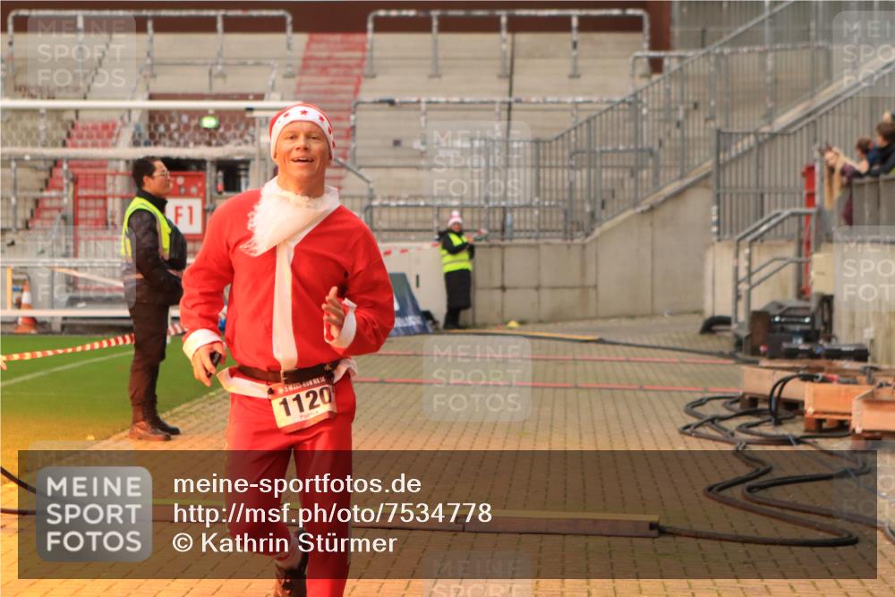 08.12.2024 - St. Pauli X-Mass-Run No. 14 Kathrin Stürmer Photography http://msf.ph/oto/7534778 08.12.2024 09:52:49 Ziel  meine-sportfotos.de