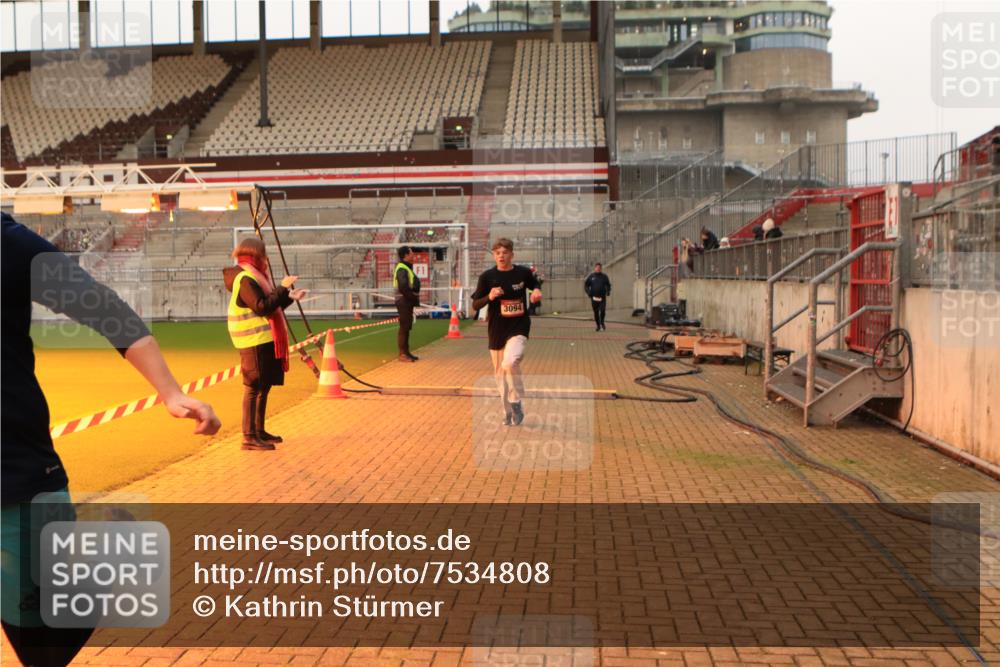 08.12.2024 - St. Pauli X-Mass-Run No. 14 Kathrin Stürmer Photography http://msf.ph/oto/7534808 08.12.2024 09:55:46 Ziel  meine-sportfotos.de