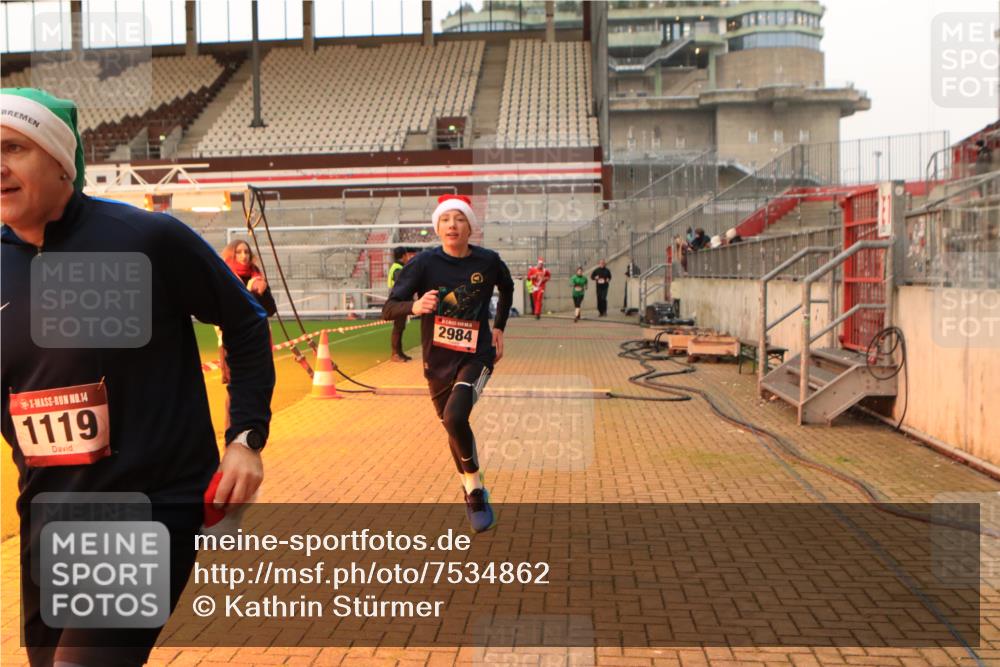 08.12.2024 - St. Pauli X-Mass-Run No. 14 Kathrin Stürmer Photography http://msf.ph/oto/7534862 08.12.2024 09:58:29 Ziel  meine-sportfotos.de