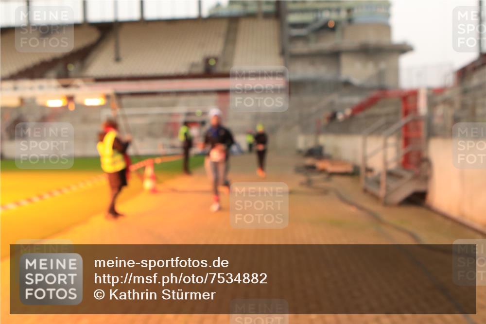 08.12.2024 - St. Pauli X-Mass-Run No. 14 Kathrin Stürmer Photography http://msf.ph/oto/7534882 08.12.2024 09:59:31 Ziel  meine-sportfotos.de