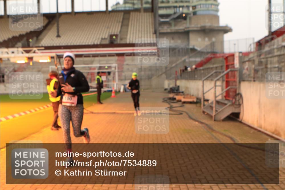 08.12.2024 - St. Pauli X-Mass-Run No. 14 Kathrin Stürmer Photography http://msf.ph/oto/7534889 08.12.2024 09:59:33 Ziel  meine-sportfotos.de