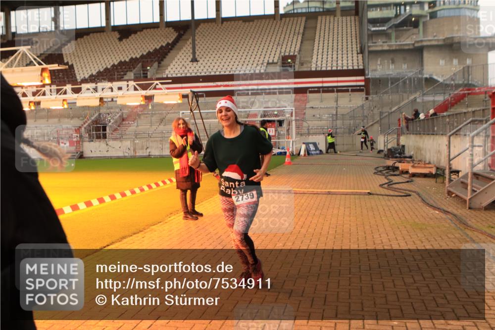 08.12.2024 - St. Pauli X-Mass-Run No. 14 Kathrin Stürmer Photography http://msf.ph/oto/7534911 08.12.2024 09:59:49 Ziel  meine-sportfotos.de