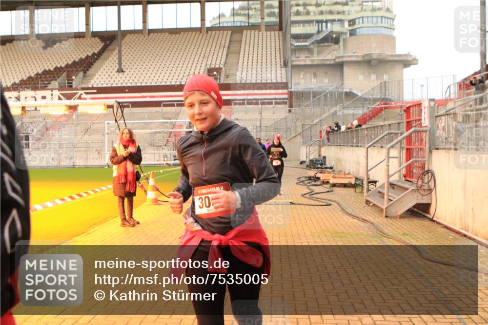 08.12.2024 - St. Pauli X-Mass-Run No. 14 Kathrin Stürmer Photography http://msf.ph/oto/7535005 08.12.2024 10:01:45 Ziel  meine-sportfotos.de