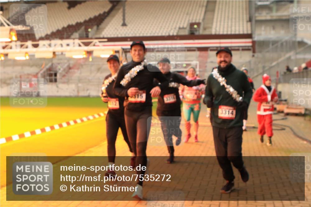 08.12.2024 - St. Pauli X-Mass-Run No. 14 Kathrin Stürmer Photography http://msf.ph/oto/7535272 08.12.2024 10:04:53 Ziel  meine-sportfotos.de