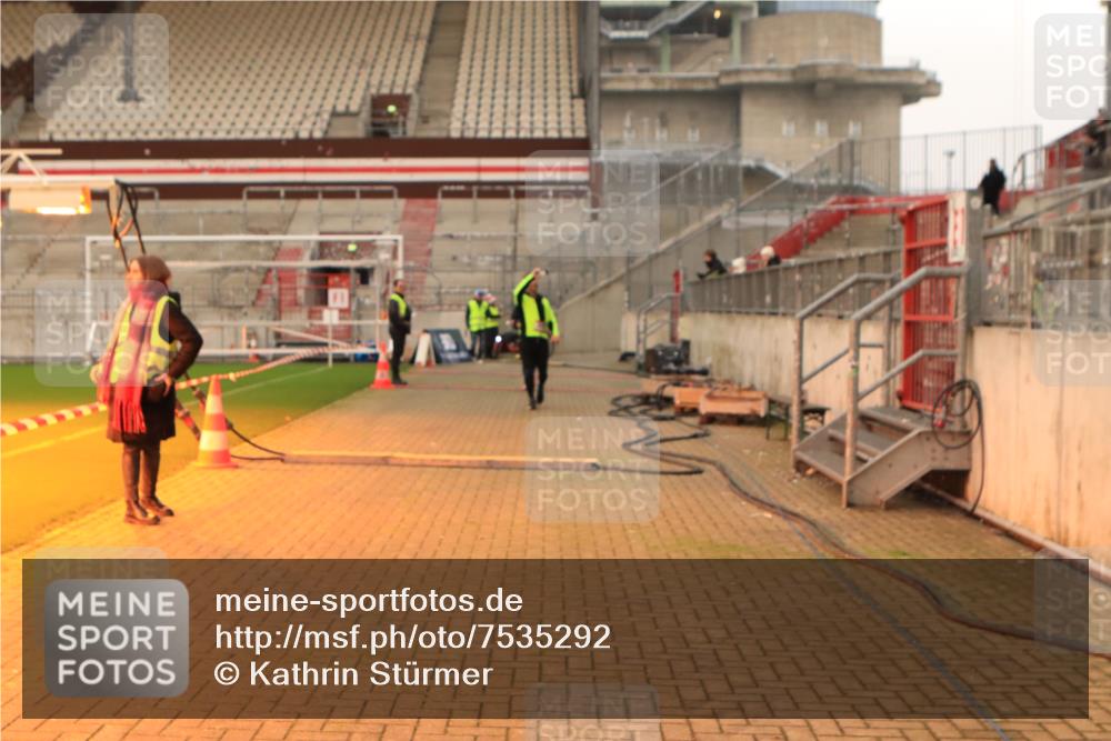 08.12.2024 - St. Pauli X-Mass-Run No. 14 Kathrin Stürmer Photography http://msf.ph/oto/7535292 08.12.2024 10:04:58 Ziel  meine-sportfotos.de