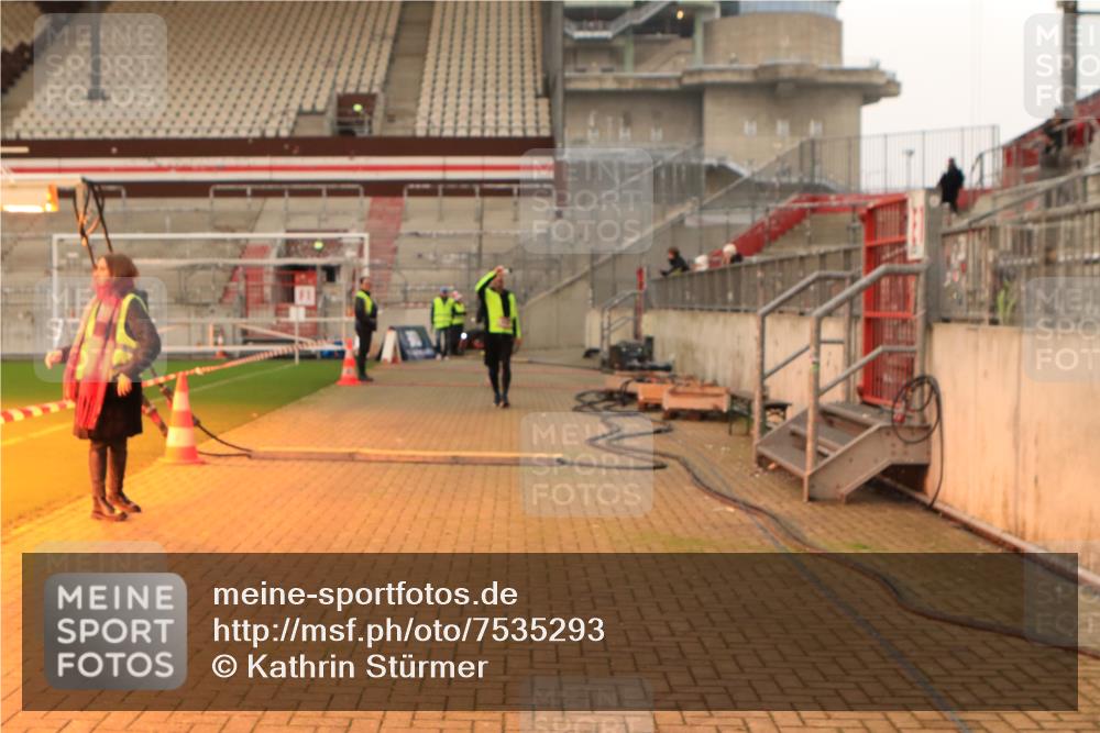 08.12.2024 - St. Pauli X-Mass-Run No. 14 Kathrin Stürmer Photography http://msf.ph/oto/7535293 08.12.2024 10:04:58 Ziel  meine-sportfotos.de
