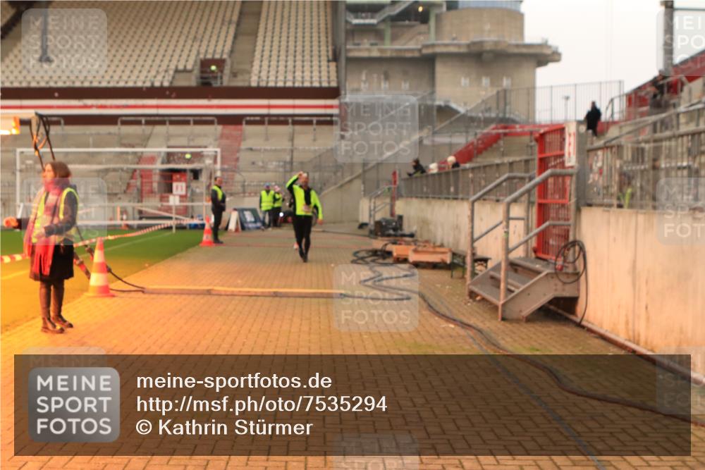 08.12.2024 - St. Pauli X-Mass-Run No. 14 Kathrin Stürmer Photography http://msf.ph/oto/7535294 08.12.2024 10:04:58 Ziel  meine-sportfotos.de