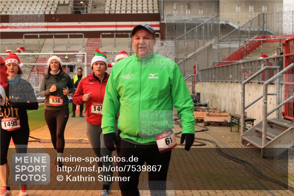08.12.2024 - St. Pauli X-Mass-Run No. 14 Kathrin Stürmer Photography http://msf.ph/oto/7539867 08.12.2024 10:39:56 Ziel  meine-sportfotos.de