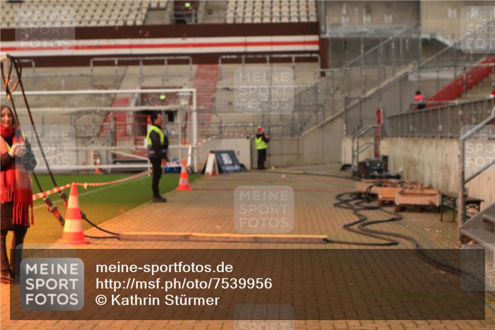 08.12.2024 - St. Pauli X-Mass-Run No. 14 Kathrin Stürmer Photography http://msf.ph/oto/7539956 08.12.2024 10:40:40 Ziel  meine-sportfotos.de