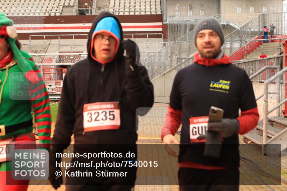 08.12.2024 - St. Pauli X-Mass-Run No. 14 Kathrin Stürmer Photography http://msf.ph/oto/7540015 08.12.2024 10:41:56 Ziel  meine-sportfotos.de