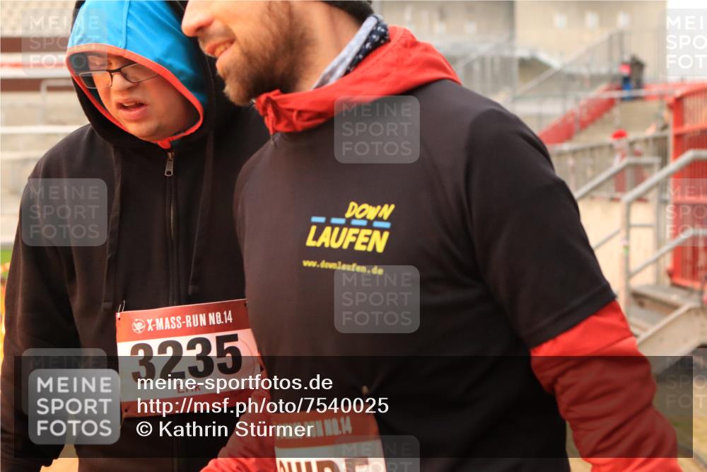 08.12.2024 - St. Pauli X-Mass-Run No. 14 Kathrin Stürmer Photography http://msf.ph/oto/7540025 08.12.2024 10:41:58 Ziel  meine-sportfotos.de