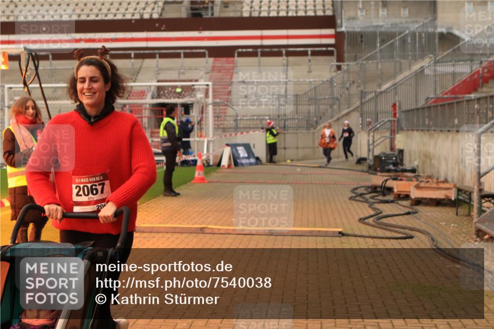 08.12.2024 - St. Pauli X-Mass-Run No. 14 Kathrin Stürmer Photography http://msf.ph/oto/7540038 08.12.2024 10:42:08 Ziel  meine-sportfotos.de