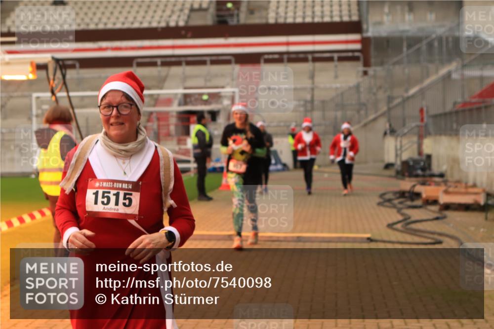 08.12.2024 - St. Pauli X-Mass-Run No. 14 Kathrin Stürmer Photography http://msf.ph/oto/7540098 08.12.2024 10:42:56 Ziel  meine-sportfotos.de