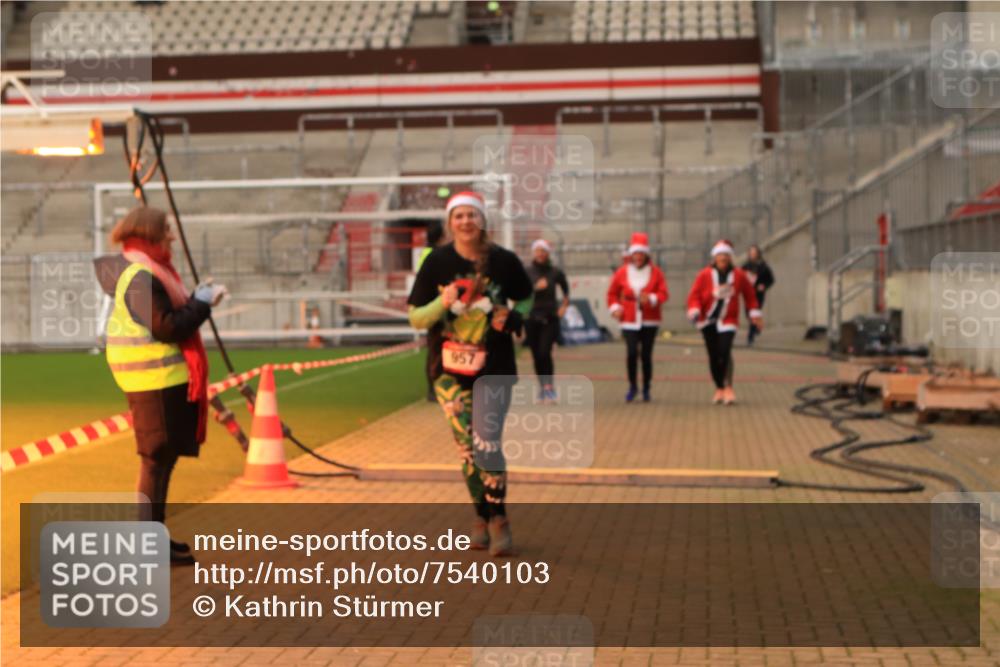08.12.2024 - St. Pauli X-Mass-Run No. 14 Kathrin Stürmer Photography http://msf.ph/oto/7540103 08.12.2024 10:42:57 Ziel  meine-sportfotos.de