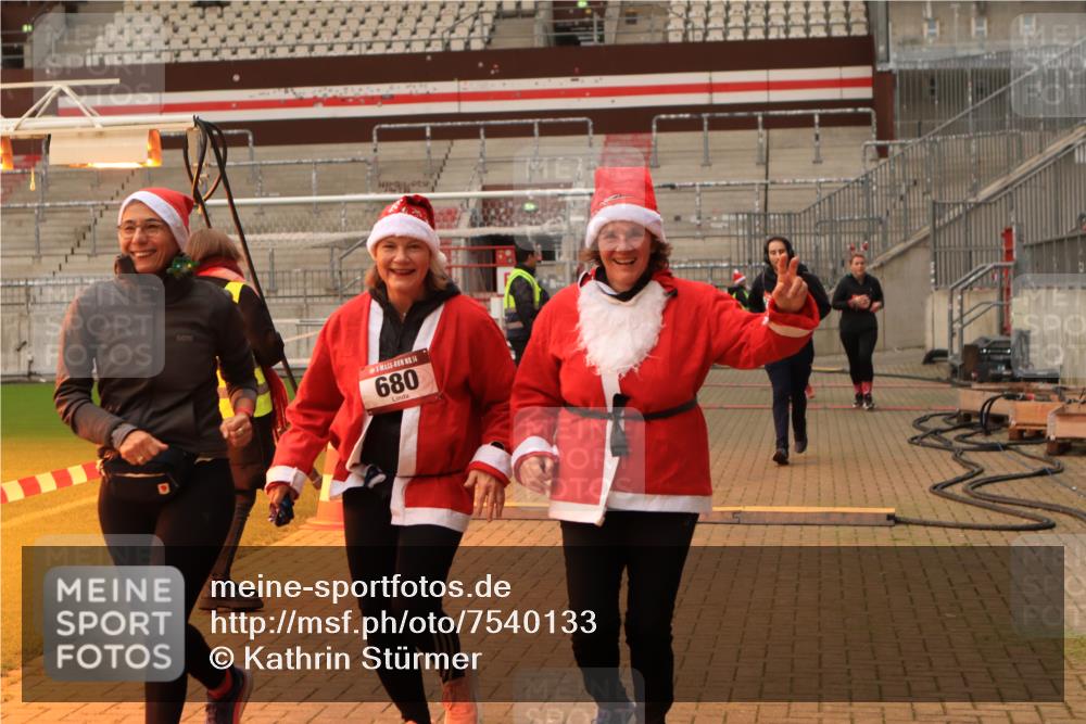 08.12.2024 - St. Pauli X-Mass-Run No. 14 Kathrin Stürmer Photography http://msf.ph/oto/7540133 08.12.2024 10:43:04 Ziel  meine-sportfotos.de