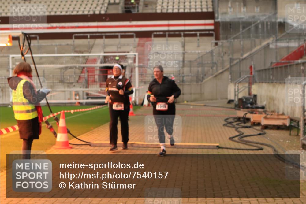 08.12.2024 - St. Pauli X-Mass-Run No. 14 Kathrin Stürmer Photography http://msf.ph/oto/7540157 08.12.2024 10:43:17 Ziel  meine-sportfotos.de