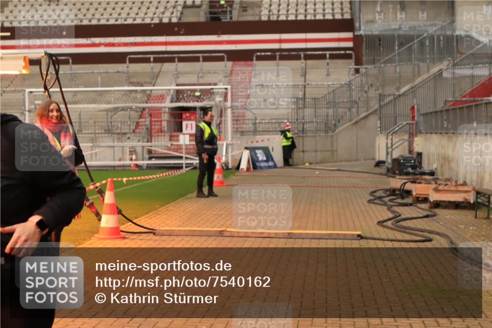 08.12.2024 - St. Pauli X-Mass-Run No. 14 Kathrin Stürmer Photography http://msf.ph/oto/7540162 08.12.2024 10:43:20 Ziel  meine-sportfotos.de