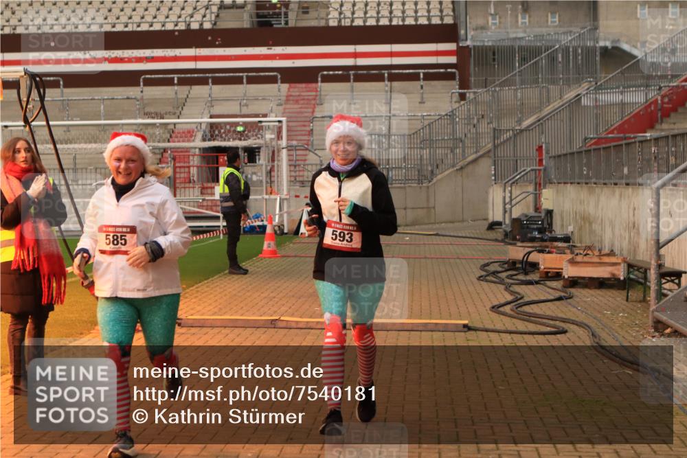 08.12.2024 - St. Pauli X-Mass-Run No. 14 Kathrin Stürmer Photography http://msf.ph/oto/7540181 08.12.2024 10:44:05 Ziel  meine-sportfotos.de