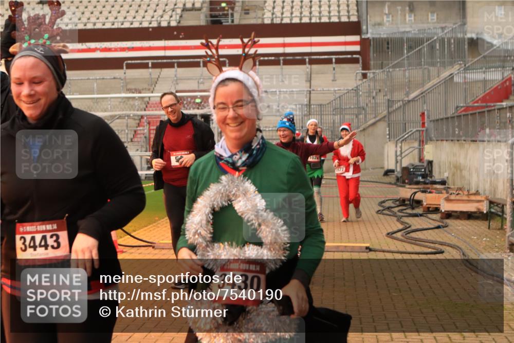 08.12.2024 - St. Pauli X-Mass-Run No. 14 Kathrin Stürmer Photography http://msf.ph/oto/7540190 08.12.2024 10:44:26 Ziel  meine-sportfotos.de