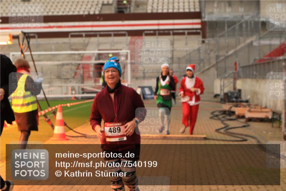 08.12.2024 - St. Pauli X-Mass-Run No. 14 Kathrin Stürmer Photography http://msf.ph/oto/7540199 08.12.2024 10:44:28 Ziel  meine-sportfotos.de