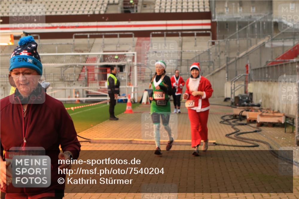 08.12.2024 - St. Pauli X-Mass-Run No. 14 Kathrin Stürmer Photography http://msf.ph/oto/7540204 08.12.2024 10:44:29 Ziel  meine-sportfotos.de