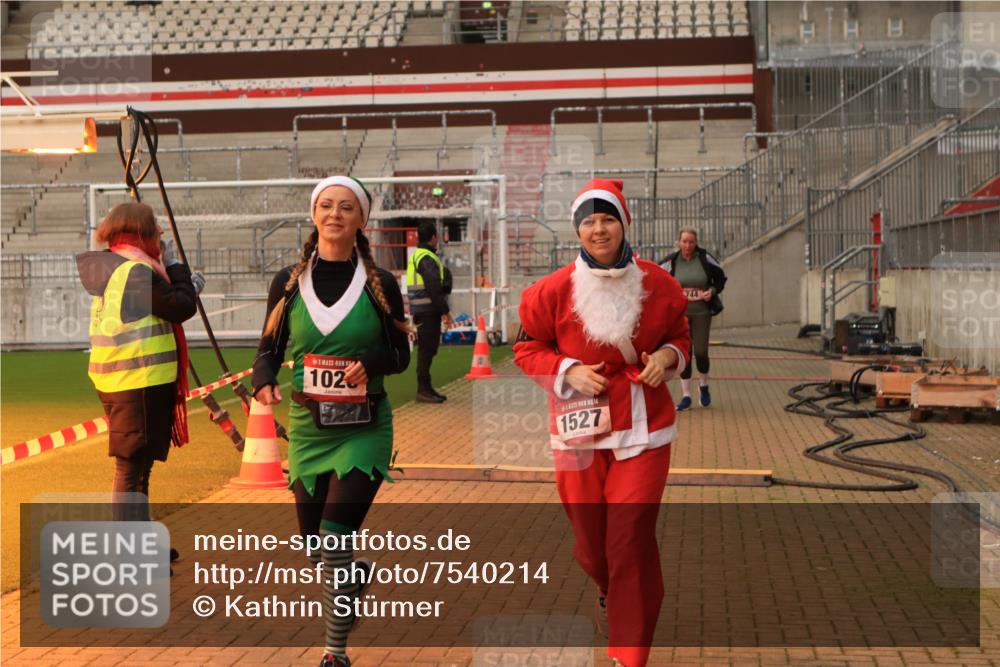 08.12.2024 - St. Pauli X-Mass-Run No. 14 Kathrin Stürmer Photography http://msf.ph/oto/7540214 08.12.2024 10:44:31 Ziel  meine-sportfotos.de