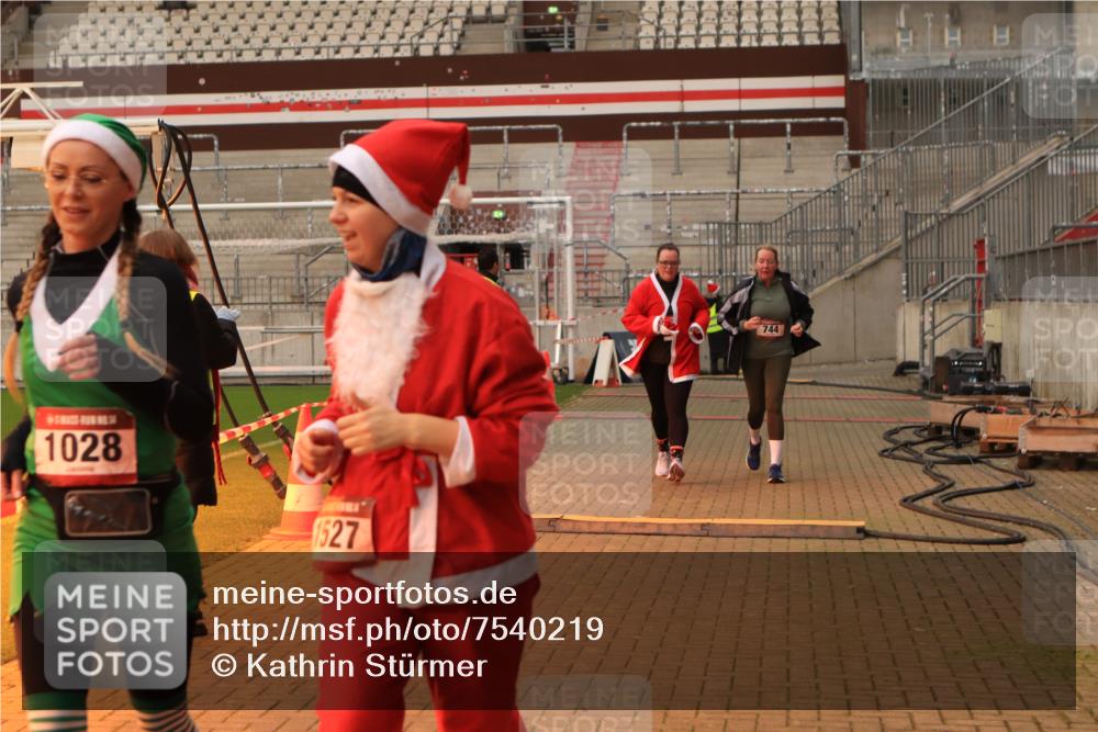 08.12.2024 - St. Pauli X-Mass-Run No. 14 Kathrin Stürmer Photography http://msf.ph/oto/7540219 08.12.2024 10:44:32 Ziel  meine-sportfotos.de