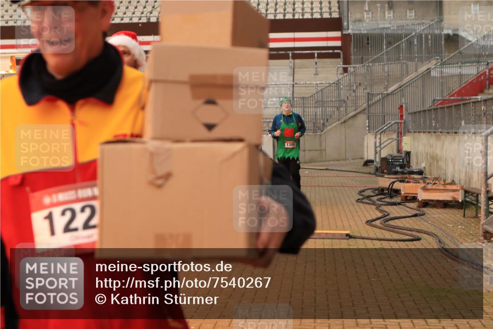 08.12.2024 - St. Pauli X-Mass-Run No. 14 Kathrin Stürmer Photography http://msf.ph/oto/7540267 08.12.2024 10:45:02 Ziel  meine-sportfotos.de