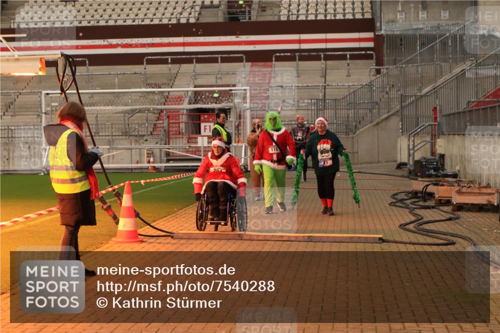 08.12.2024 - St. Pauli X-Mass-Run No. 14 Kathrin Stürmer Photography http://msf.ph/oto/7540288 08.12.2024 10:46:29 Ziel  meine-sportfotos.de
