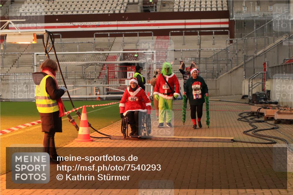 08.12.2024 - St. Pauli X-Mass-Run No. 14 Kathrin Stürmer Photography http://msf.ph/oto/7540293 08.12.2024 10:46:30 Ziel  meine-sportfotos.de