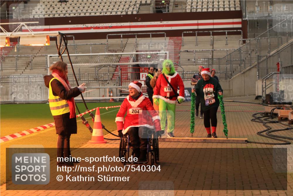 08.12.2024 - St. Pauli X-Mass-Run No. 14 Kathrin Stürmer Photography http://msf.ph/oto/7540304 08.12.2024 10:46:32 Ziel  meine-sportfotos.de
