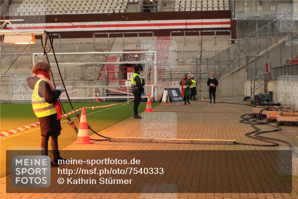 08.12.2024 - St. Pauli X-Mass-Run No. 14 Kathrin Stürmer Photography http://msf.ph/oto/7540333 08.12.2024 10:46:44 Ziel  meine-sportfotos.de