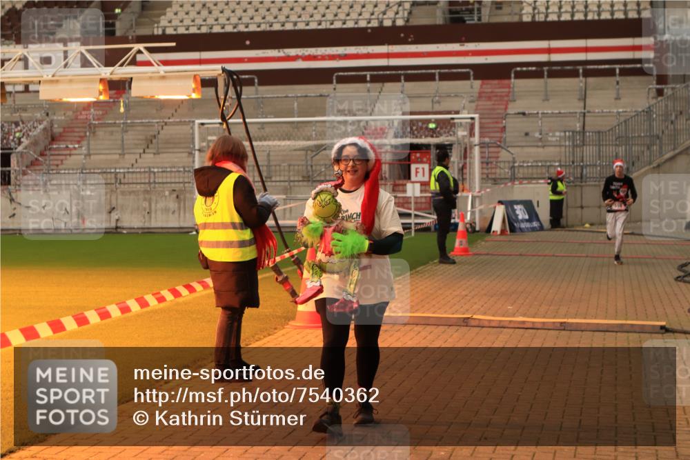 08.12.2024 - St. Pauli X-Mass-Run No. 14 Kathrin Stürmer Photography http://msf.ph/oto/7540362 08.12.2024 10:52:12 Ziel  meine-sportfotos.de