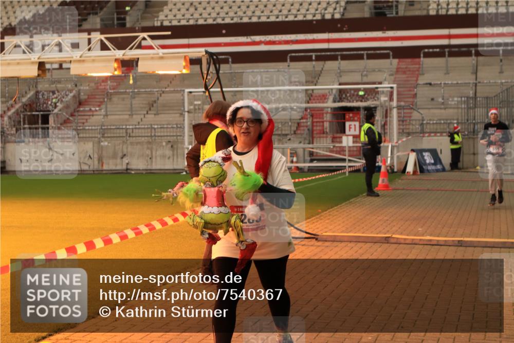 08.12.2024 - St. Pauli X-Mass-Run No. 14 Kathrin Stürmer Photography http://msf.ph/oto/7540367 08.12.2024 10:52:13 Ziel  meine-sportfotos.de