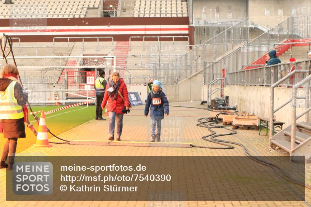 08.12.2024 - St. Pauli X-Mass-Run No. 14 Kathrin Stürmer Photography http://msf.ph/oto/7540390 08.12.2024 10:55:56 Ziel  meine-sportfotos.de