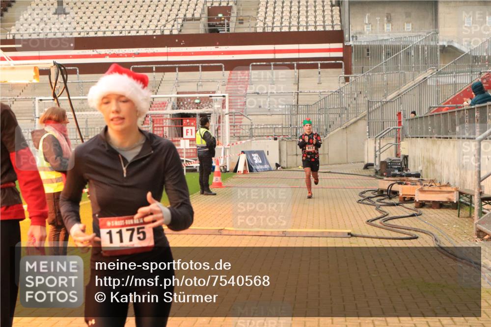 08.12.2024 - St. Pauli X-Mass-Run No. 14 Kathrin Stürmer Photography http://msf.ph/oto/7540568 08.12.2024 10:58:08 Ziel  meine-sportfotos.de