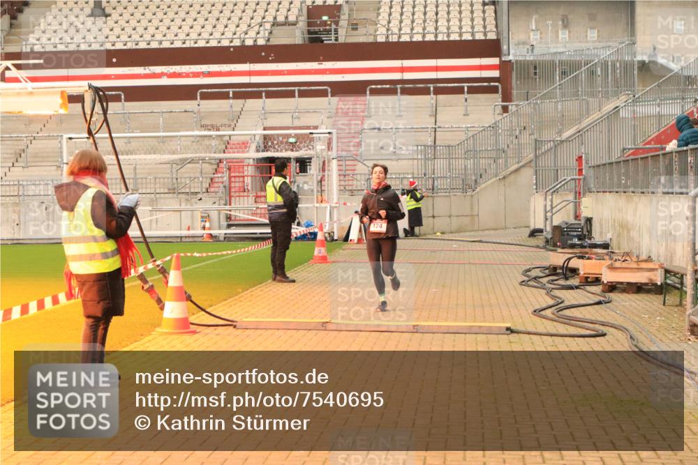 08.12.2024 - St. Pauli X-Mass-Run No. 14 Kathrin Stürmer Photography http://msf.ph/oto/7540695 08.12.2024 10:59:14 Ziel  meine-sportfotos.de