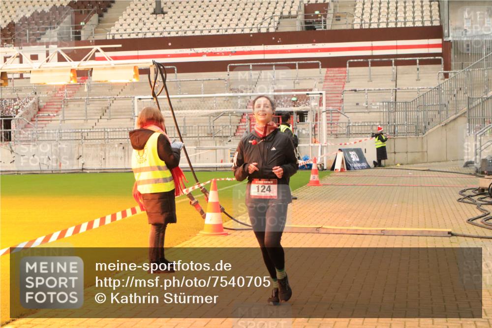 08.12.2024 - St. Pauli X-Mass-Run No. 14 Kathrin Stürmer Photography http://msf.ph/oto/7540705 08.12.2024 10:59:16 Ziel  meine-sportfotos.de
